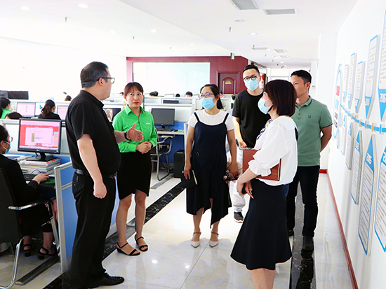 熱烈歡迎創(chuàng)新協(xié)同中心吳主任一行蒞臨火爆網(wǎng)參觀考察! 熱烈歡迎創(chuàng)新協(xié)同中心吳主任一行蒞臨火爆網(wǎng)參觀考察!