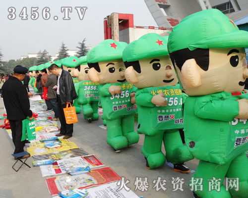 宣傳團隊給2013磷復(fù)肥工業(yè)展覽會增加了靚麗的風景