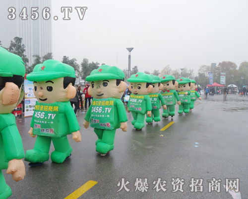 在植保會(huì)上全力以赴的火爆團(tuán)隊(duì)